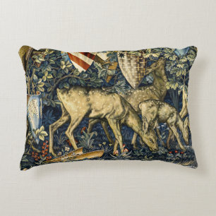 Cojín Decorativo Tapiz de arte vintage de ciervos y escudos de Will