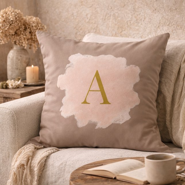 Cojín Decorativo Taupe Blush Monogram Throw Pillow (Soft taupe tones meet blush watercolor and a gold monogram for refined, feminine home layering.)