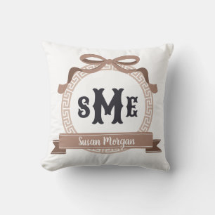 Cojín Decorativo Taupe Griega Llave Arco Monograma