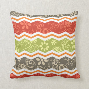 Cojín Decorativo Taupe, Rojo, Verde y Naranja Paisley Chevron