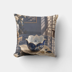 Cojín Decorativo Taza de porcelana botánica Navy Dew Cup Ivory Leaf