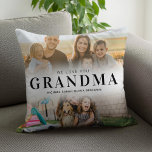 Cojín Decorativo Te Ama Abuela Personalizada 2 Foto<br><div class="desc">Digamos que te amamos esta temporada navideña con un regalo personalizado para Navidades,  lanza almohada con 2 de tus fotos favoritas y nombres de nietos. Todo el texto de este diseño es editable para que pueda agregar su propio mensaje o texto. Disponible en diversos colores,  estilos y productos.</div>