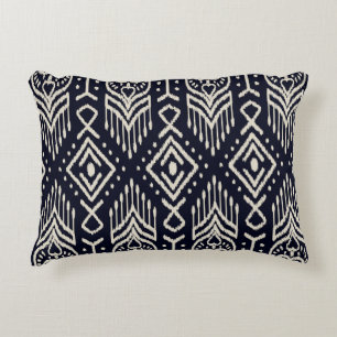 Cojín Decorativo Tela Ikat bordada: Elegancia étnica.