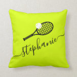 Cojín Decorativo Tenis<br><div class="desc">almohada temática de tenis con raqueta de tenis y monograma de bola personalizada con un nombre de guión elegante sobre un fondo amarillo brillante, verde y negro que se puede editar a cualquier color, perfecto para mujeres o chicas tenis, entrenador, instructor, consejero del campamento o nuevo miembro del equipo para...</div>