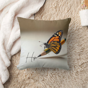 Cojín Decorativo Texto de esperanza y mariposa monarca en un lápiz