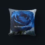 Cojín Decorativo Texto personalizado – Regalo floral de rosa azul r<br><div class="desc">Celebra el amor eterno con esta almohada de rosa azul romántica,  que incluye las palabras “Por siempre & Siempre”. Un acento acogedor y un regalo sincero para parejas,  aniversarios o Día de San Valentín.</div>