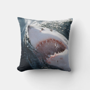Cojín Decorativo Tiburón blanco en el mar