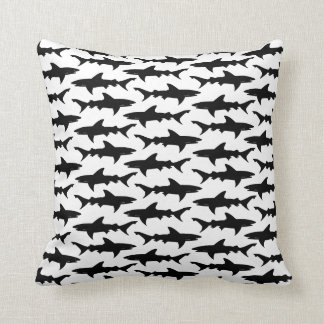 Cojín Decorativo Tiburones - modelo blanco y negro elegante del