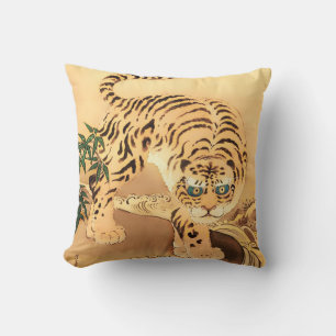 Cojín Decorativo Tigre Minhwa Vintage junto a un arroyo
