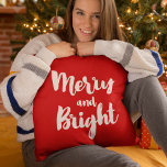 Cojín Decorativo Tipo de letra blanco más moderno y brillante de Me<br><div class="desc">Una tipografía moderna y de moda para esta colección de artículos de vacaciones personalizable.</div>