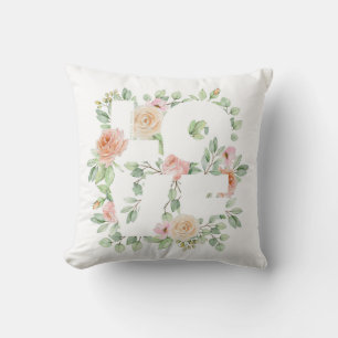 Cojín Decorativo Tipografía de AMOR con Rosas y Verdor en Acuarela
