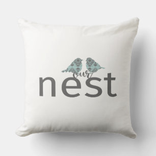 Cojín Decorativo Tipografía "Nuestro nido" Aves de amor gris y azul