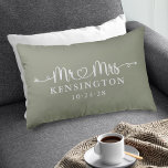 Cojín Decorativo Tipografía personalizada de escritura en verde sal<br><div class="desc">Almohada de lanzamiento personalizada de boda con escritura en verde salvia con corazón y flechas Sr Sra personalizada con el apellido de la feliz pareja, ¡y fecha de la boda! Fácil de personalizar para el regalo perfecto para bodas, aniversarios, primera Navidad, compromiso, etc. Por favor, contáctenos en cedarandstring@gmail.com si necesita...</div>