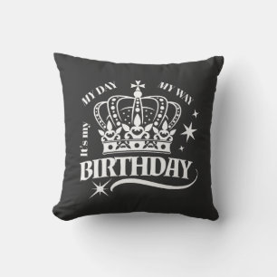 Cojín Decorativo Tipografía Vintage Cumpleaños Corona Negro Blanco
