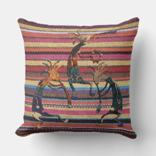 Cojín Decorativo Tiras de tela I + KOKOPELLI