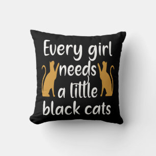 Cojín Decorativo Todo chica necesita gatos negros pequeños