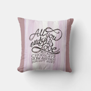 Cojín Decorativo Todo lo que necesitas es amor. Pillow decorativo