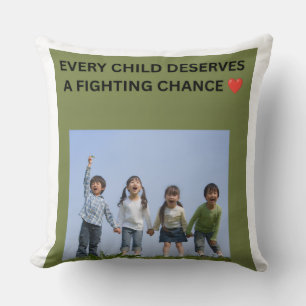 COJÍN DECORATIVO TODO NIÑO MERECE UNA OPORTUNIDAD DE LUCHA ❤️
