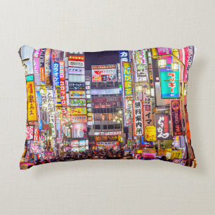 Cojín Decorativo TOKIO, JAPÓN - 14 DE MARZO DE 2014: línea densa de