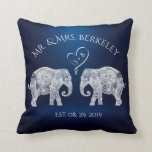 Cojín Decorativo TONELADAS DE AMOR | Regalo de matrimonio personali<br><div class="desc">TONELADAS DE AMOR | Personalizado de parejas elefantes / Cojín decorativo Boda personalizado. Se puede personalizar para eliminar la imagen de fondo azul para añadir un color que se ajuste más a su gusto. Aquí está cómo: Haga clic en el botón personalizar que tiene> Pulse sobre el color de fondo...</div>