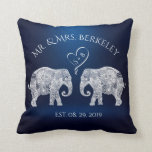 Cojín Decorativo TONELADAS DE AMOR | Regalo de matrimonio personali<br><div class="desc">TONELADAS DE AMOR | Personalizado de parejas elefantes / Cojín decorativo Boda personalizado. Se puede personalizar para eliminar la imagen de fondo azul para añadir un color que se ajuste más a su gusto. Aquí está cómo: Haga clic en el botón personalizar que tiene> Pulse sobre el color de fondo...</div>