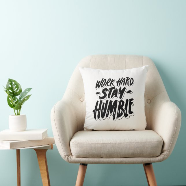Cojín Decorativo trabajar duro y ser humilde (Silla)