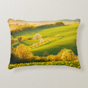Cojín Decorativo Tranquilo paisaje rural con vigas de sol. Su hermo