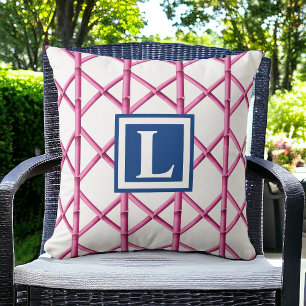 Cojín Decorativo Trellis de Bambú Rosa Preppy con Monograma