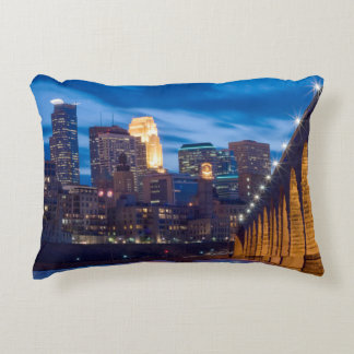 Cojín Decorativo Tren de Skyline de Minneapolis Bridge Arch