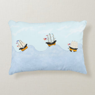 Cojín Decorativo Tres barcos navegando en el mar Náutico