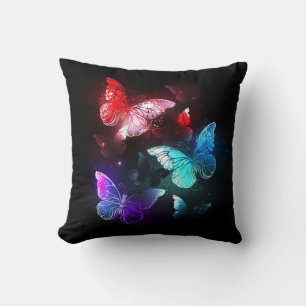 Cojín Decorativo Tres mariposas brillantes sobre fondo nocturno