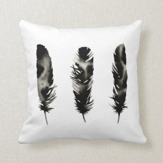 Cojín Decorativo Tres plumas. Moderno. Silueta. Blanco negro