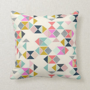 Cojín Decorativo Triángulos de muy buen gusto