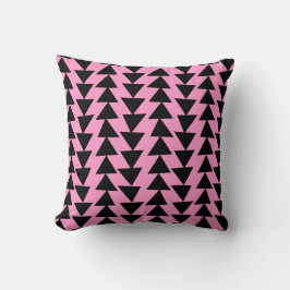 Cojín Decorativo Triángulos irregulares - Negro sobre rosa