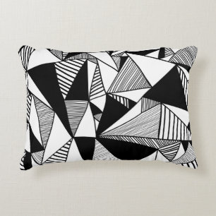 Cojín Decorativo Triángulos mosaicos, textura blanca negra.