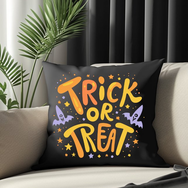 Cojín Decorativo Trick or Treat Modern Halloween Writing (Subido por el creador)