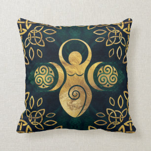 Cojín Decorativo Triple diosa con triskele - oro y verde