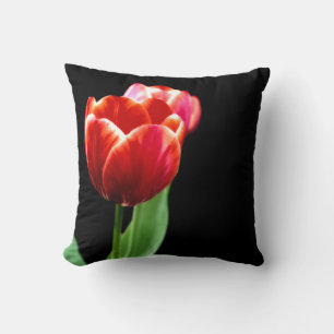 Cojín Decorativo Tulipanes rojos sobre fondo negro