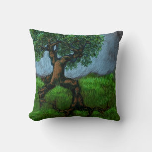 Cojín Decorativo Un árbol en una colina / un salvaje en un valle
