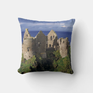 Cojín Decorativo Un arcoíris golpea el castillo medieval de Dunluce