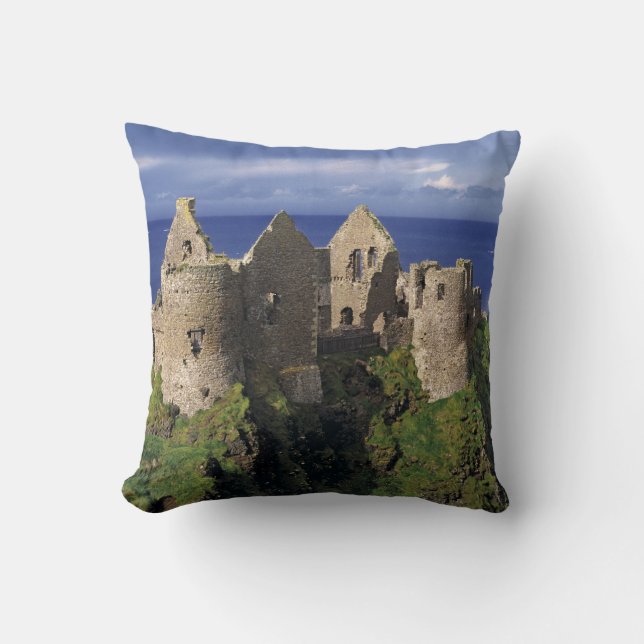 Cojín Decorativo Un arcoíris golpea el castillo medieval de Dunluce (Anverso)