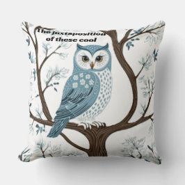 Cojín Decorativo Un búho, a menudo asociado con la sabiduría y el c