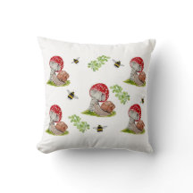 Un colorido volante forestal y un caracol