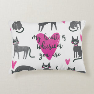 Cojín Decorativo Un gato lindo: ilustracion con letras de amor.