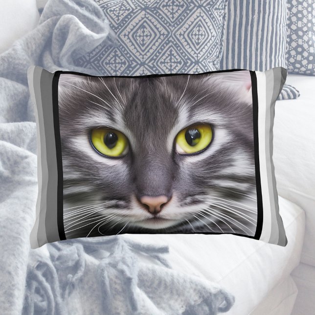 Cojín Decorativo Un gato maravilloso retrato a rayas modernas (Subido por el creador)