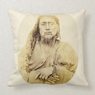 Cojín Decorativo Un lama tibetano en Pemianchi, Tíbet, siglo XIX (