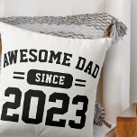 Cojín Decorativo Un papá asombroso desde el XX Día del Padre Modern<br><div class="desc">Este diseño sencillo y moderno se compone de una tipografía de san serif.</div>