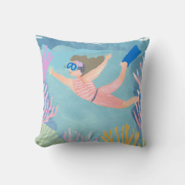 Cojín Decorativo una chica disfrutando de un baño