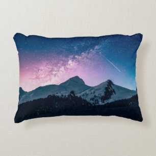 Cojín Decorativo Una montaña con un hermoso paisaje, noche, nieve
