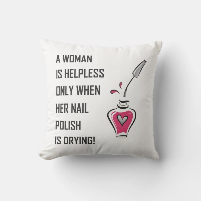 COJÍN DECORATIVO UNA MUJER ES INÚTIL... (Anverso)